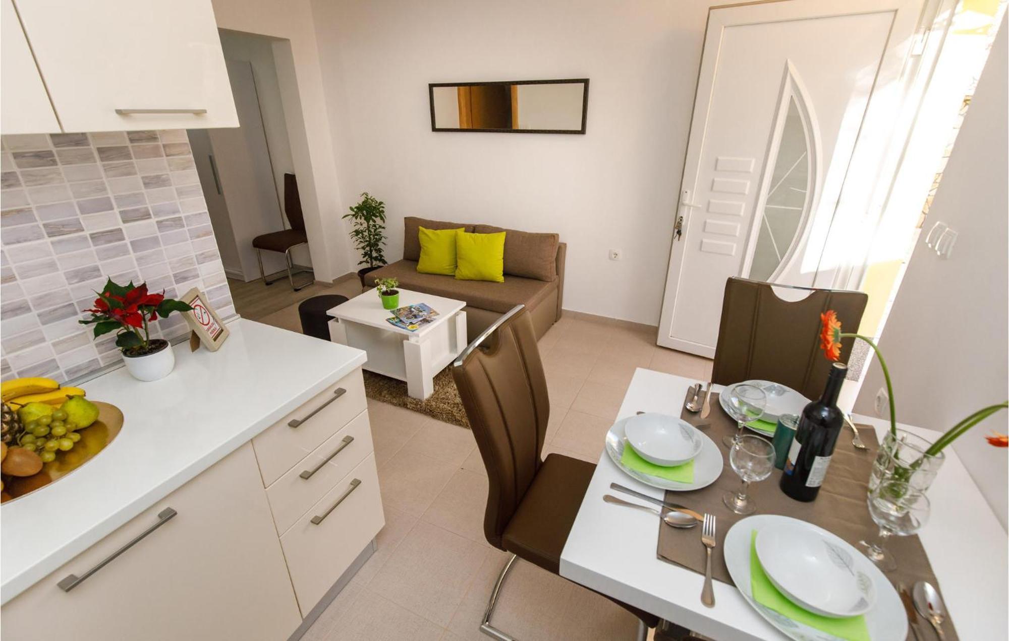 Gorgeous Home In Knin With Kitchen Kovacic Εξωτερικό φωτογραφία