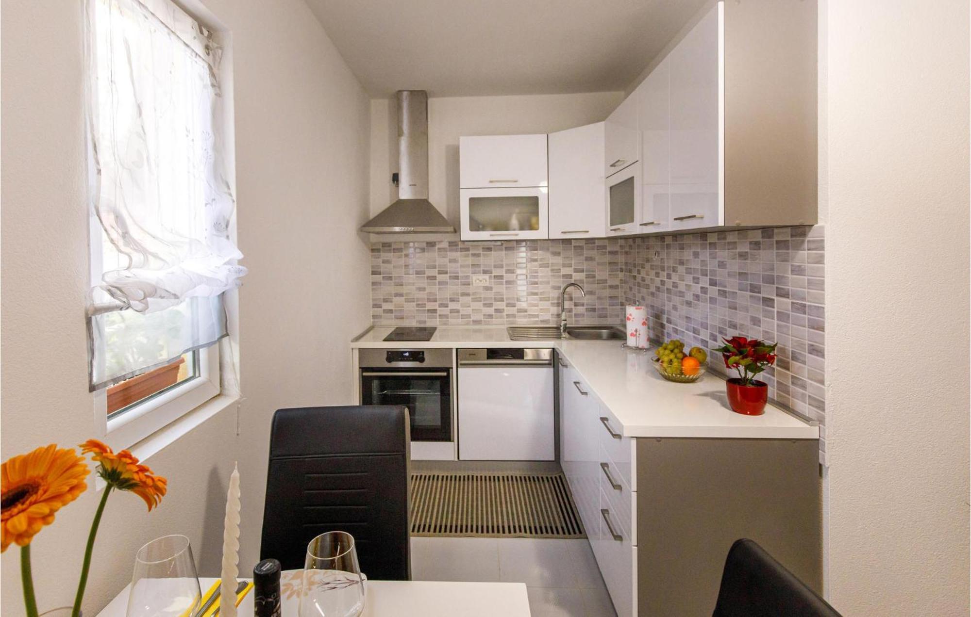 Gorgeous Home In Knin With Kitchen Kovacic Εξωτερικό φωτογραφία