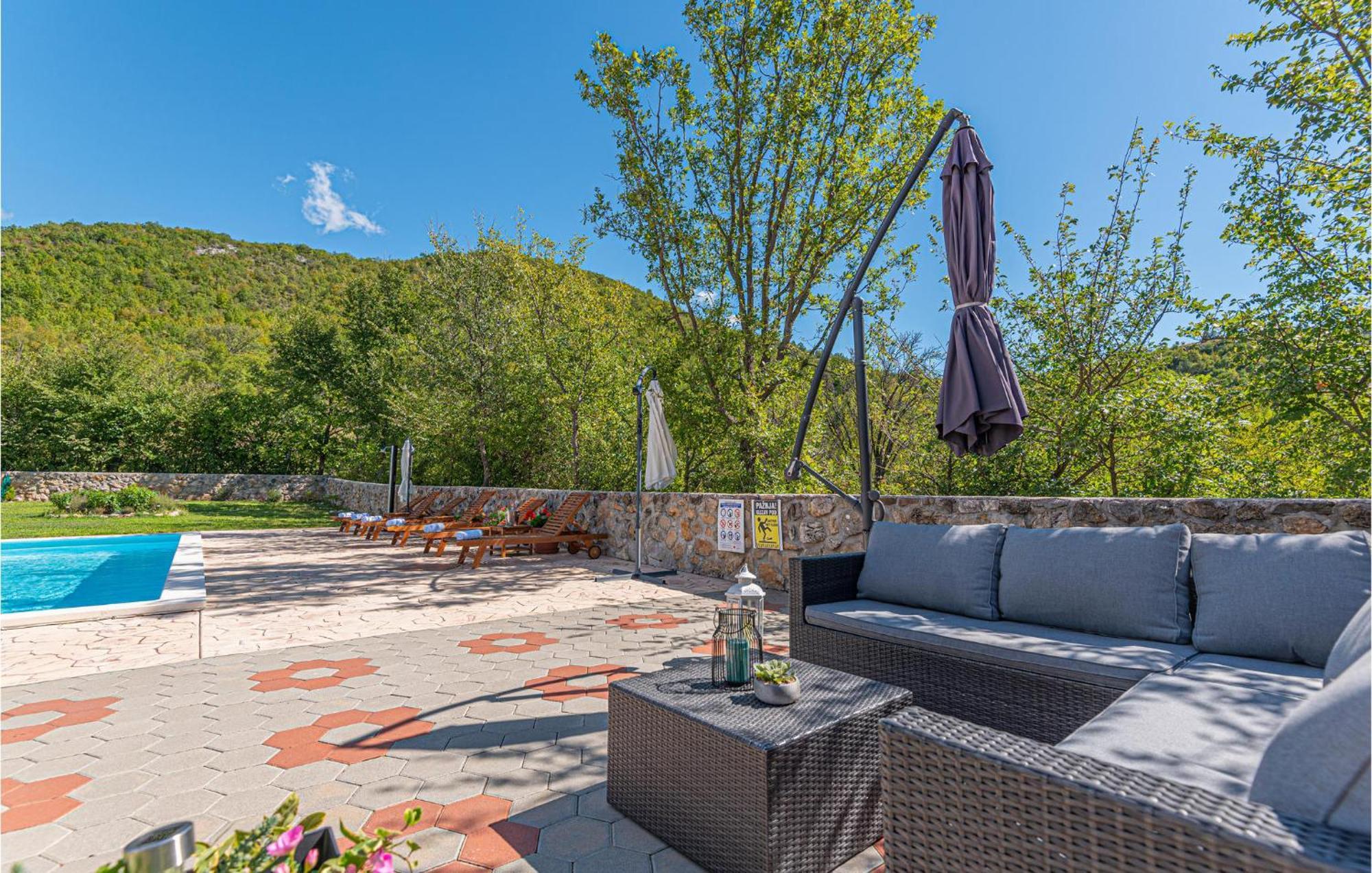 Gorgeous Home In Knin With Kitchen Kovacic Εξωτερικό φωτογραφία