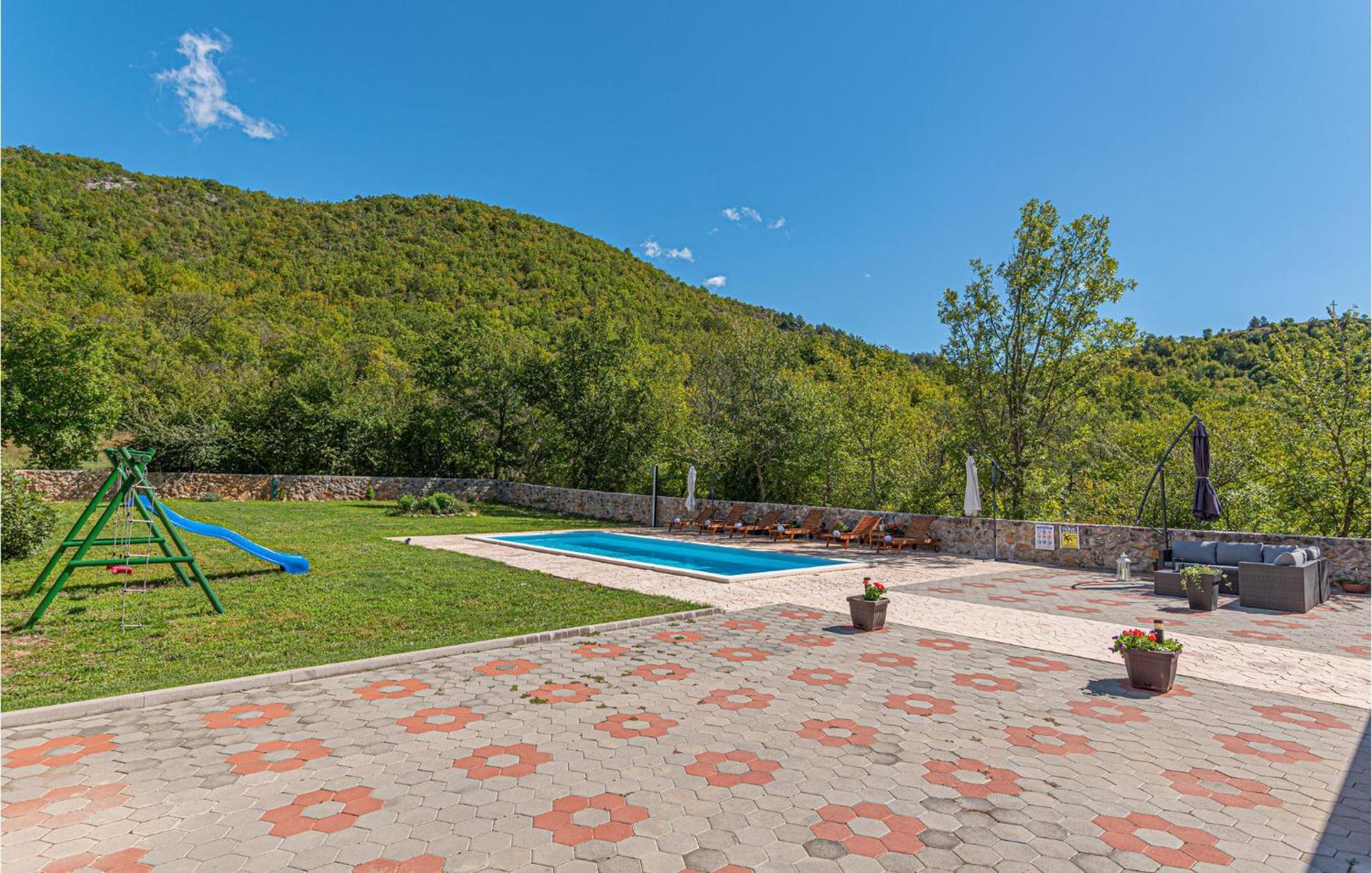 Gorgeous Home In Knin With Kitchen Kovacic Εξωτερικό φωτογραφία