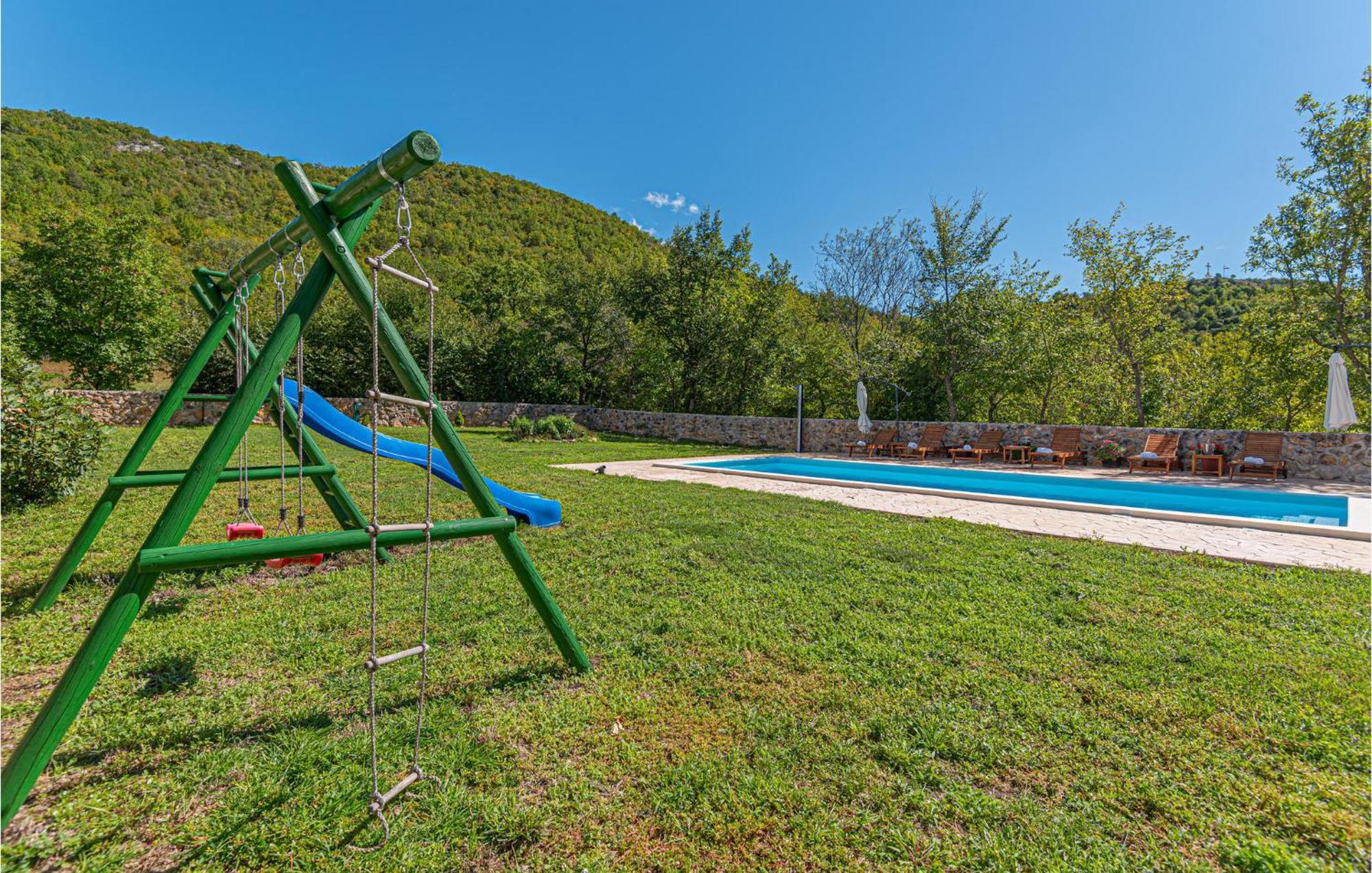 Gorgeous Home In Knin With Kitchen Kovacic Εξωτερικό φωτογραφία